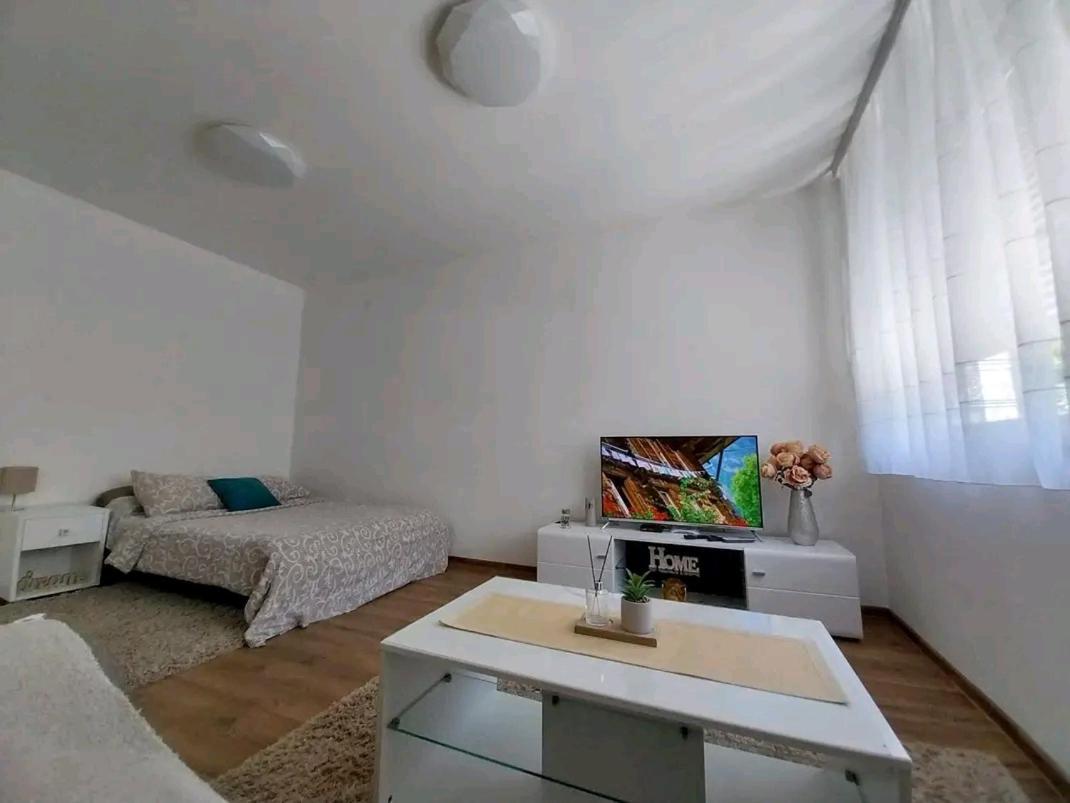 Apartmani Sofronic Loznica 1 Buitenkant foto